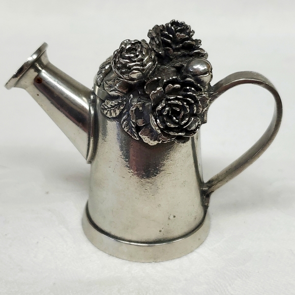 Vintage marked "Royal Selangor Pewter 1997" garden theme salt and pepper shakers - Picture 6 of 9